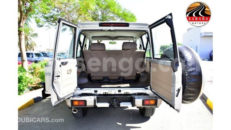 Big with watermark toyota land cruiser hhohho import dubai 16937