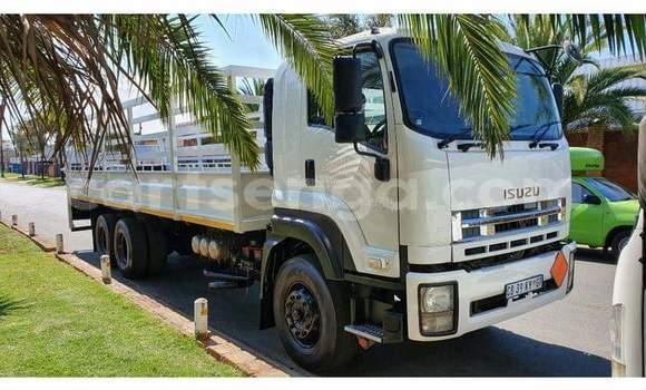 Nunua Ilio tumika Isuzu FTR 850 White Lori ndani ya Bulembu nchini Hhohho Nunua Ilio tumika Isuzu FTR 850 White Lori ndani ya Bulembu nchini Hhohho
