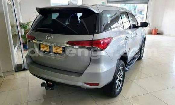 Nunua Ilio tumika Toyota Fortuner Silver Gari ndani ya Bulembu nchini Hhohho Nunua Ilio tumika Toyota Fortuner Silver Gari ndani ya Bulembu nchini Hhohho