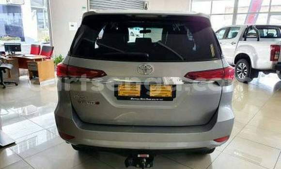 Nunua Ilio tumika Toyota Fortuner Silver Gari ndani ya Bulembu nchini Hhohho Nunua Ilio tumika Toyota Fortuner Silver Gari ndani ya Bulembu nchini Hhohho