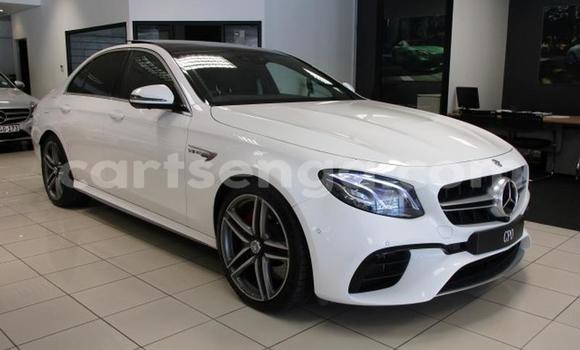 Nunua Ilio tumika Mercedes‒Benz AMG GLC White Gari ndani ya Mbabane nchini Manzini Nunua Ilio tumika Mercedes‒Benz AMG GLC White Gari ndani ya Mbabane nchini Manzini