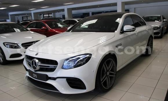 Nunua Ilio tumika Mercedes‒Benz AMG GLC White Gari ndani ya Mbabane nchini Manzini Nunua Ilio tumika Mercedes‒Benz AMG GLC White Gari ndani ya Mbabane nchini Manzini