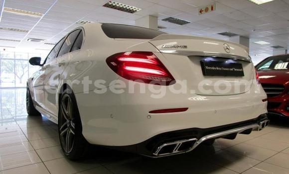 Nunua Ilio tumika Mercedes‒Benz AMG GLC White Gari ndani ya Mbabane nchini Manzini Nunua Ilio tumika Mercedes‒Benz AMG GLC White Gari ndani ya Mbabane nchini Manzini