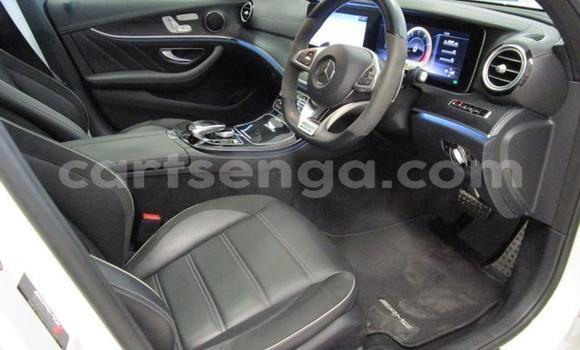 Nunua Ilio tumika Mercedes‒Benz AMG GLC White Gari ndani ya Mbabane nchini Manzini Nunua Ilio tumika Mercedes‒Benz AMG GLC White Gari ndani ya Mbabane nchini Manzini