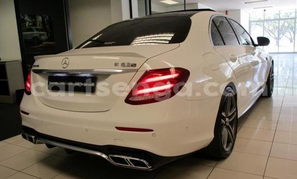 Nunua Ilio tumika Mercedes‒Benz AMG GLC White Gari ndani ya Mbabane nchini Manzini Nunua Ilio tumika Mercedes‒Benz AMG GLC White Gari ndani ya Mbabane nchini Manzini