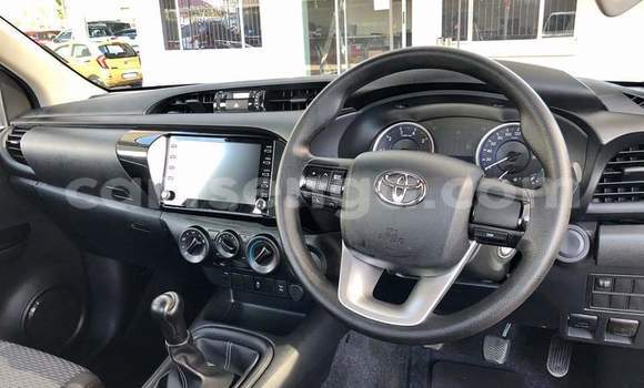 Nunua Ilio tumika Toyota Hilux White Gari ndani ya Bulembu nchini Hhohho Nunua Ilio tumika Toyota Hilux White Gari ndani ya Bulembu nchini Hhohho