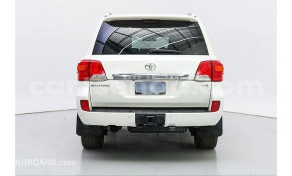 Acheter Import Voiture Toyota Land Cruiser Blanc à Import - Dubai, Hhohho Acheter Import Voiture Toyota Land Cruiser Blanc à Import - Dubai, Hhohho