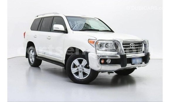 Acheter Import Voiture Toyota Land Cruiser Blanc à Import - Dubai, Hhohho Acheter Import Voiture Toyota Land Cruiser Blanc à Import - Dubai, Hhohho