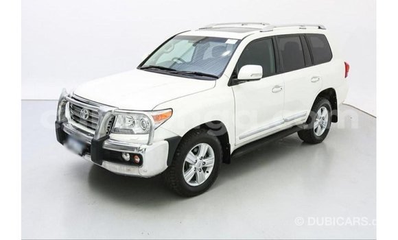 Acheter Import Voiture Toyota Land Cruiser Blanc à Import - Dubai, Hhohho Acheter Import Voiture Toyota Land Cruiser Blanc à Import - Dubai, Hhohho