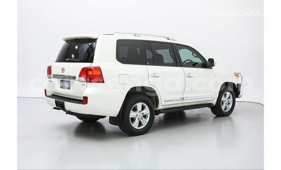 Acheter Import Voiture Toyota Land Cruiser Blanc à Import - Dubai, Hhohho Acheter Import Voiture Toyota Land Cruiser Blanc à Import - Dubai, Hhohho
