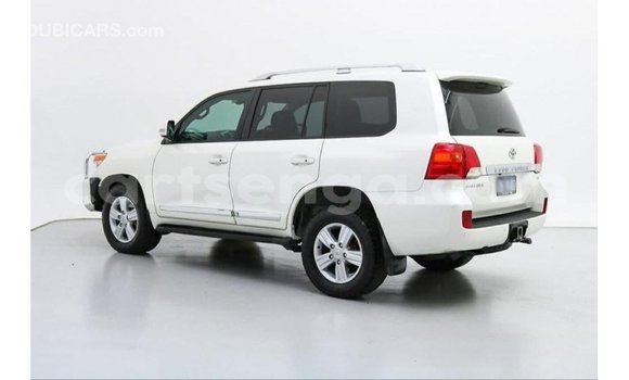 Acheter Import Voiture Toyota Land Cruiser Blanc à Import - Dubai, Hhohho Acheter Import Voiture Toyota Land Cruiser Blanc à Import - Dubai, Hhohho