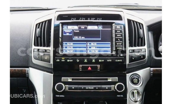 Acheter Import Voiture Toyota Land Cruiser Blanc à Import - Dubai, Hhohho Acheter Import Voiture Toyota Land Cruiser Blanc à Import - Dubai, Hhohho