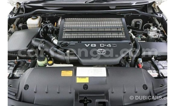 Acheter Import Voiture Toyota Land Cruiser Blanc à Import - Dubai, Hhohho Acheter Import Voiture Toyota Land Cruiser Blanc à Import - Dubai, Hhohho