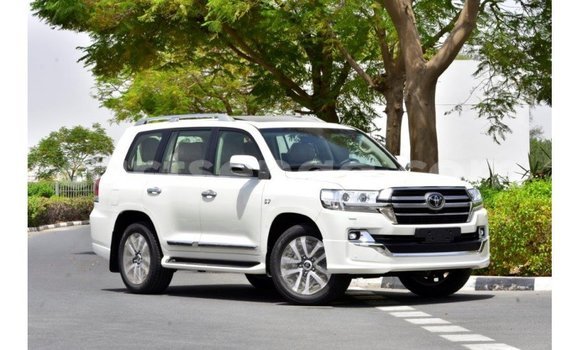 Buy Import Toyota Land Cruiser White Car in Import - Dubai in Hhohho Buy Import Toyota Land Cruiser White Car in Import - Dubai in Hhohho