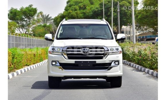 Buy Import Toyota Land Cruiser White Car in Import - Dubai in Hhohho Buy Import Toyota Land Cruiser White Car in Import - Dubai in Hhohho