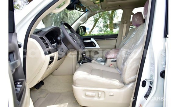 Buy Import Toyota Land Cruiser White Car in Import - Dubai in Hhohho Buy Import Toyota Land Cruiser White Car in Import - Dubai in Hhohho