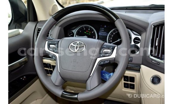 Buy Import Toyota Land Cruiser White Car in Import - Dubai in Hhohho Buy Import Toyota Land Cruiser White Car in Import - Dubai in Hhohho