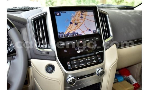 Buy Import Toyota Land Cruiser White Car in Import - Dubai in Hhohho Buy Import Toyota Land Cruiser White Car in Import - Dubai in Hhohho