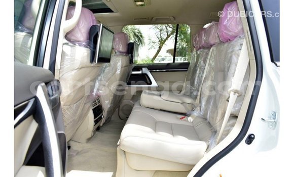 Buy Import Toyota Land Cruiser White Car in Import - Dubai in Hhohho Buy Import Toyota Land Cruiser White Car in Import - Dubai in Hhohho