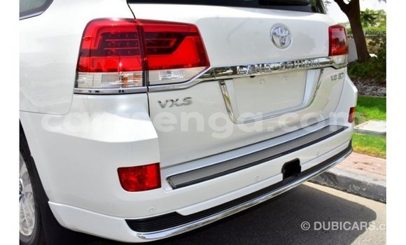 Buy Import Toyota Land Cruiser White Car in Import - Dubai in Hhohho Buy Import Toyota Land Cruiser White Car in Import - Dubai in Hhohho