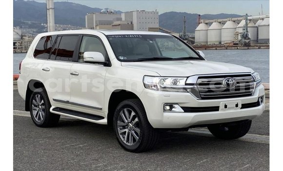 Nunua Imported Toyota Land Cruiser White Gari ndani ya Import - Dubai nchini Hhohho Nunua Imported Toyota Land Cruiser White Gari ndani ya Import - Dubai nchini Hhohho