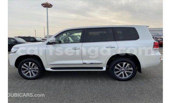 Nunua Imported Toyota Land Cruiser White Gari ndani ya Import - Dubai nchini Hhohho Nunua Imported Toyota Land Cruiser White Gari ndani ya Import - Dubai nchini Hhohho