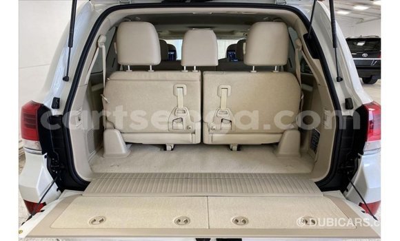 Nunua Imported Toyota Land Cruiser White Gari ndani ya Import - Dubai nchini Hhohho Nunua Imported Toyota Land Cruiser White Gari ndani ya Import - Dubai nchini Hhohho
