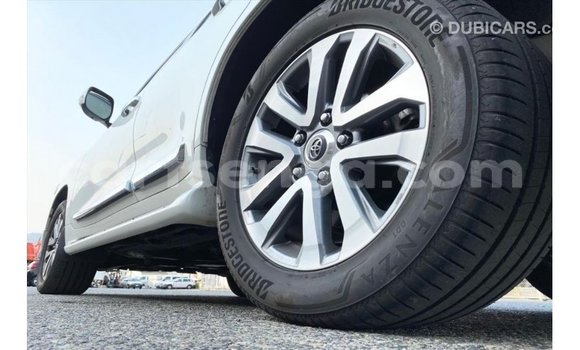 Acheter Import Voiture Toyota Land Cruiser Blanc à Import - Dubai, Hhohho Acheter Import Voiture Toyota Land Cruiser Blanc à Import - Dubai, Hhohho