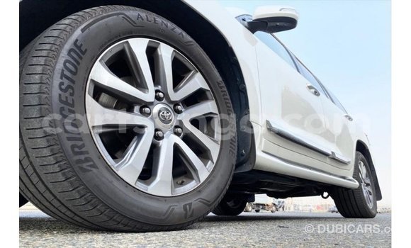Acheter Import Voiture Toyota Land Cruiser Blanc à Import - Dubai, Hhohho Acheter Import Voiture Toyota Land Cruiser Blanc à Import - Dubai, Hhohho