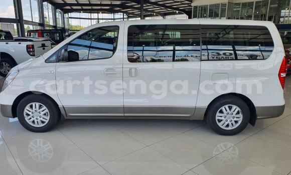 Nunua Ilio tumika Hyundai H1 White Gari ndani ya Manzini nchini Manzini Nunua Ilio tumika Hyundai H1 White Gari ndani ya Manzini nchini Manzini