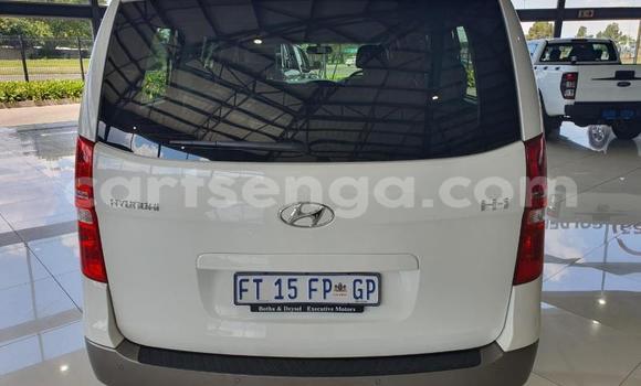 Nunua Ilio tumika Hyundai H1 White Gari ndani ya Manzini nchini Manzini Nunua Ilio tumika Hyundai H1 White Gari ndani ya Manzini nchini Manzini