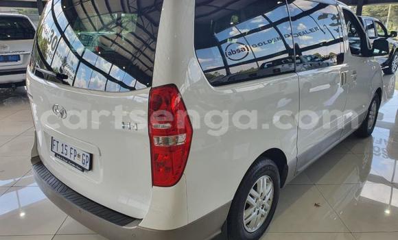 Nunua Ilio tumika Hyundai H1 White Gari ndani ya Manzini nchini Manzini Nunua Ilio tumika Hyundai H1 White Gari ndani ya Manzini nchini Manzini