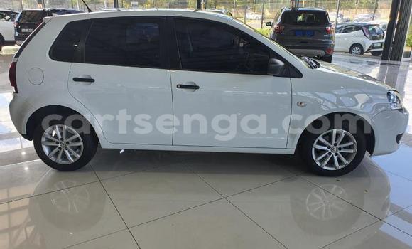Nunua Ilio tumika Volkswagen Polo White Gari ndani ya Mbabane nchini Manzini Nunua Ilio tumika Volkswagen Polo White Gari ndani ya Mbabane nchini Manzini
