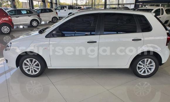 Nunua Ilio tumika Volkswagen Polo White Gari ndani ya Mbabane nchini Manzini Nunua Ilio tumika Volkswagen Polo White Gari ndani ya Mbabane nchini Manzini