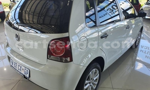Nunua Ilio tumika Volkswagen Polo White Gari ndani ya Mbabane nchini Manzini Nunua Ilio tumika Volkswagen Polo White Gari ndani ya Mbabane nchini Manzini