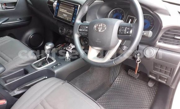 Nunua Ilio tumika Toyota Hilux White Gari ndani ya Manzini nchini Manzini Nunua Ilio tumika Toyota Hilux White Gari ndani ya Manzini nchini Manzini
