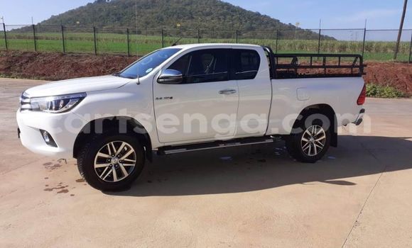 Nunua Ilio tumika Toyota Hilux White Gari ndani ya Manzini nchini Manzini Nunua Ilio tumika Toyota Hilux White Gari ndani ya Manzini nchini Manzini