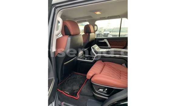 Nunua Imported Toyota Land Cruiser Black Gari ndani ya Import - Dubai nchini Hhohho Nunua Imported Toyota Land Cruiser Black Gari ndani ya Import - Dubai nchini Hhohho