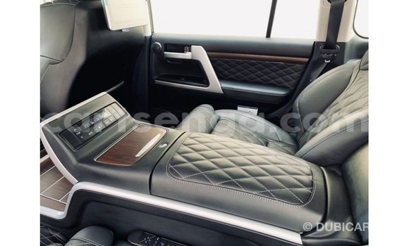 Nunua Imported Toyota Land Cruiser Black Gari ndani ya Import - Dubai nchini Hhohho Nunua Imported Toyota Land Cruiser Black Gari ndani ya Import - Dubai nchini Hhohho