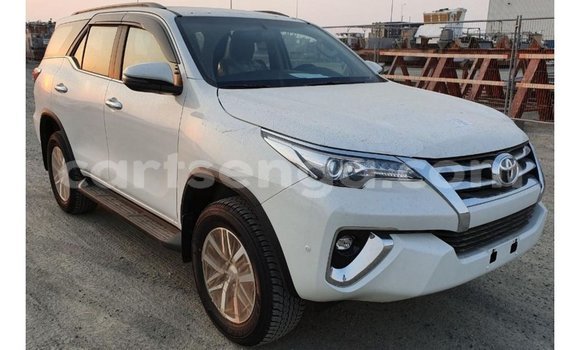 Nunua Imported Toyota Fortuner White Gari ndani ya Import - Dubai nchini Hhohho Nunua Imported Toyota Fortuner White Gari ndani ya Import - Dubai nchini Hhohho