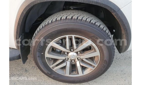 Nunua Imported Toyota Fortuner White Gari ndani ya Import - Dubai nchini Hhohho Nunua Imported Toyota Fortuner White Gari ndani ya Import - Dubai nchini Hhohho