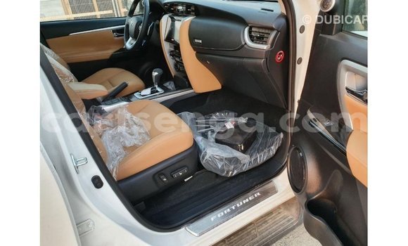 Nunua Imported Toyota Fortuner White Gari ndani ya Import - Dubai nchini Hhohho Nunua Imported Toyota Fortuner White Gari ndani ya Import - Dubai nchini Hhohho