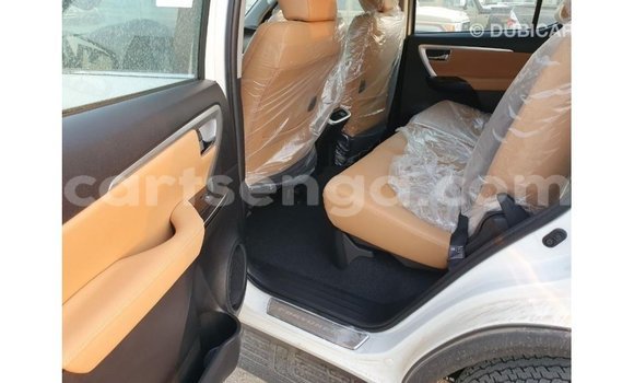 Nunua Imported Toyota Fortuner White Gari ndani ya Import - Dubai nchini Hhohho Nunua Imported Toyota Fortuner White Gari ndani ya Import - Dubai nchini Hhohho