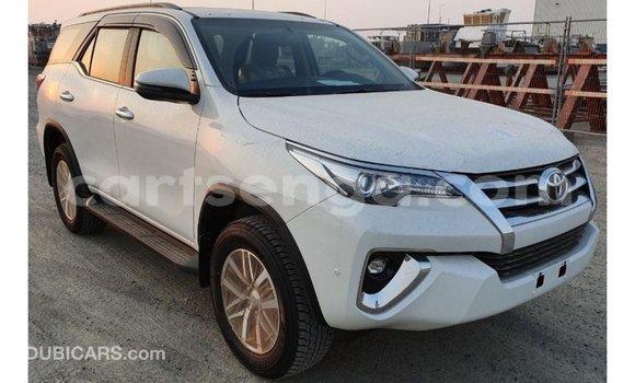 Nunua Imported Toyota Fortuner White Gari ndani ya Import - Dubai nchini Hhohho Nunua Imported Toyota Fortuner White Gari ndani ya Import - Dubai nchini Hhohho