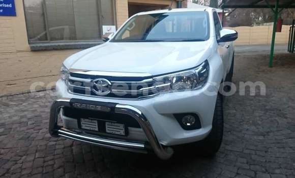 Nunua Ilio tumika Toyota Hilux White Gari ndani ya Mbabane nchini Manzini Nunua Ilio tumika Toyota Hilux White Gari ndani ya Mbabane nchini Manzini
