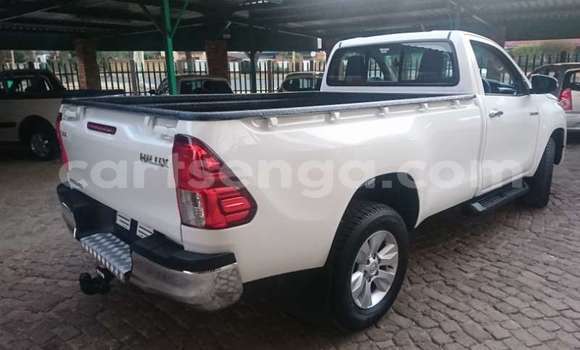Nunua Ilio tumika Toyota Hilux White Gari ndani ya Mbabane nchini Manzini Nunua Ilio tumika Toyota Hilux White Gari ndani ya Mbabane nchini Manzini
