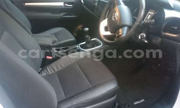 Nunua Ilio tumika Toyota Hilux White Gari ndani ya Mbabane nchini Manzini Nunua Ilio tumika Toyota Hilux White Gari ndani ya Mbabane nchini Manzini