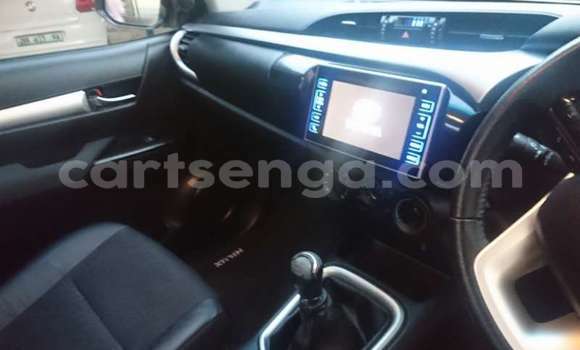 Nunua Ilio tumika Toyota Hilux White Gari ndani ya Mbabane nchini Manzini Nunua Ilio tumika Toyota Hilux White Gari ndani ya Mbabane nchini Manzini