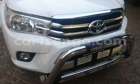 Nunua Ilio tumika Toyota Hilux White Gari ndani ya Mbabane nchini Manzini Nunua Ilio tumika Toyota Hilux White Gari ndani ya Mbabane nchini Manzini