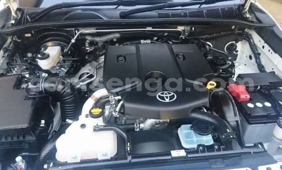 Nunua Ilio tumika Toyota Hilux White Gari ndani ya Mbabane nchini Manzini Nunua Ilio tumika Toyota Hilux White Gari ndani ya Mbabane nchini Manzini